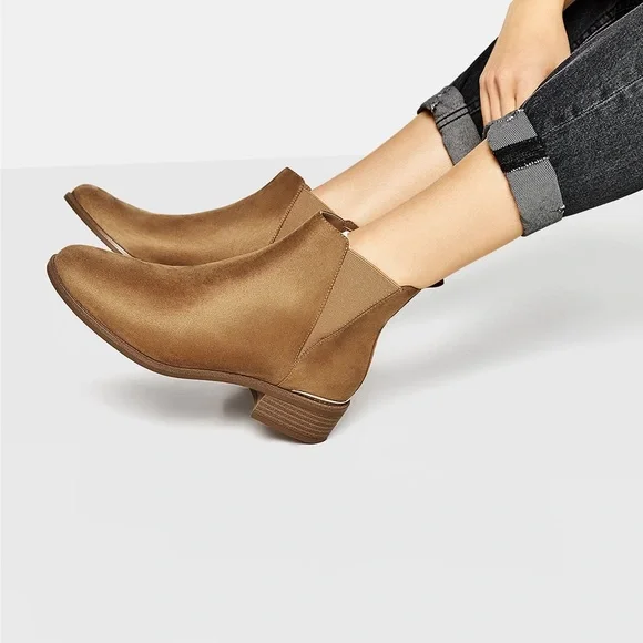 BERSHKA Camel Chelsea Boots